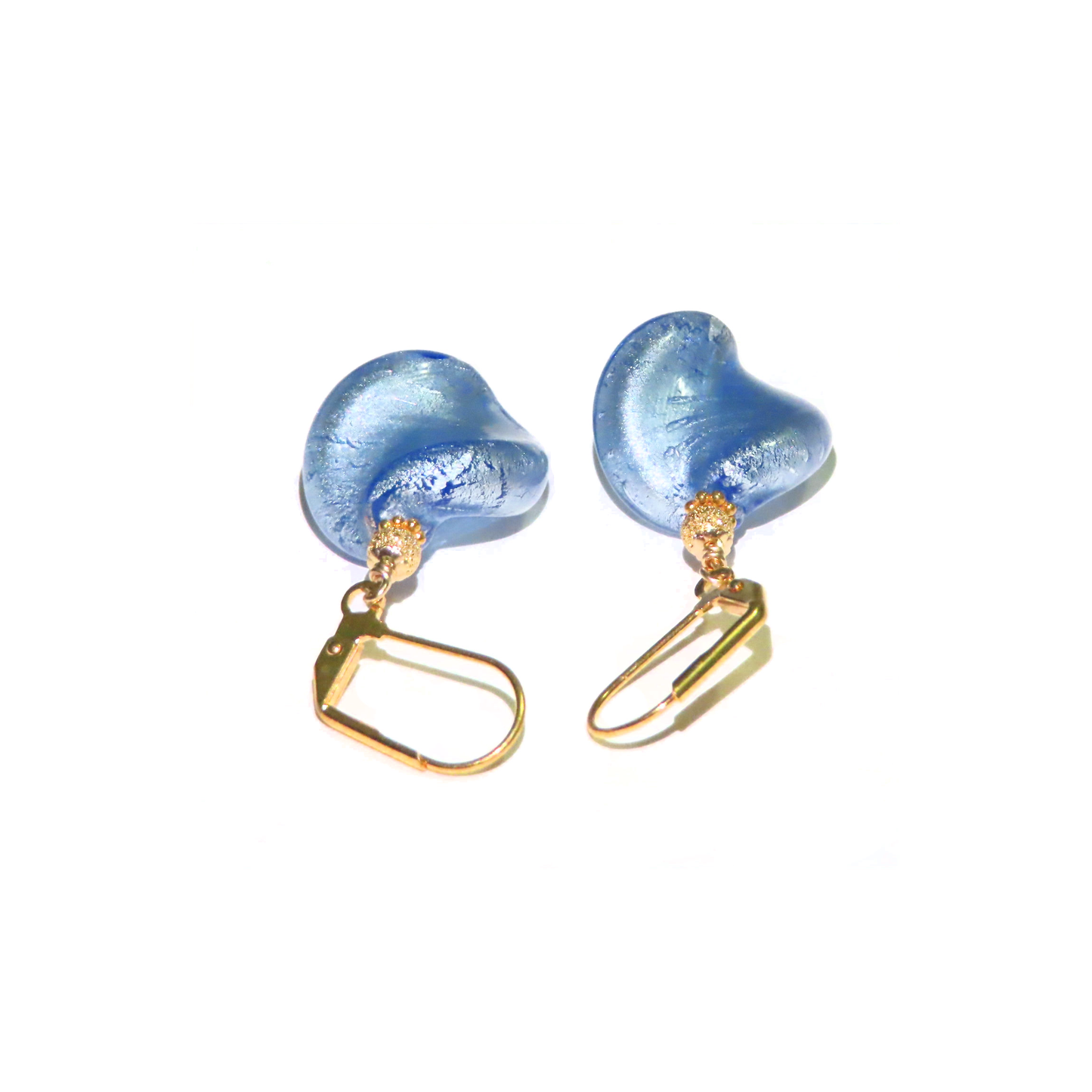 a pair of blue earrings 